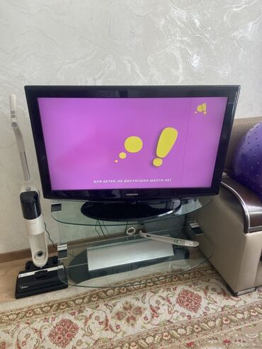 монитор компьютерный: Продаю торг будет. Есть линия на ТВ на фото видно. Телевизор Samsung с