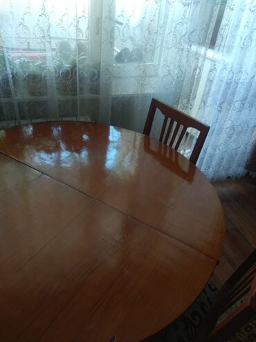 �������� �� 6 ���������������� в Кыргызстан | КОМПЛЕКТЫ СТОЛОВ И СТУЛЬЕВ: Продаю стол круглый раздвижной в хорошем состоянии и 6 стульев в