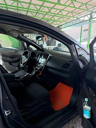 на крышу авто: Nissan Leaf: 2013 г., Электромобиль, Хэтчбэк — 7