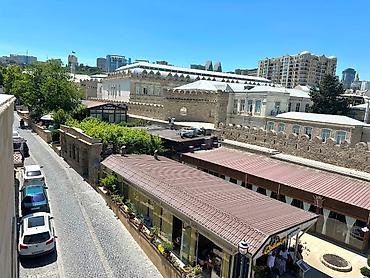 emlak agentliyi: Bakının ən prestijli və turistik zonalarından biri olan İçərişəhərdə — 2