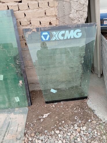 Стекла и комплектующие: Лобовой передний задний боковой различных размеров и форм — 25