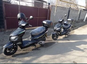 Мотоциклы и мопеды: Скутеры м8 двигатель 125 куб шлем и перчатки в подарок новые по
