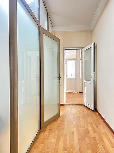 Аренда офисов: Сдаётся коммерческое помещение (первая линия) на первом этаже с — 3