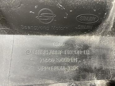 ssangyon: Молдинг двери передней левой SsangYong Korando (C300), оригинал - — 2