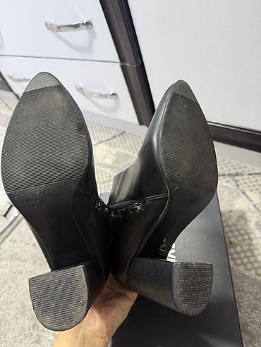 37: Ботинки, 37, AURA SHOES, Б/у, цвет - Черный — 4