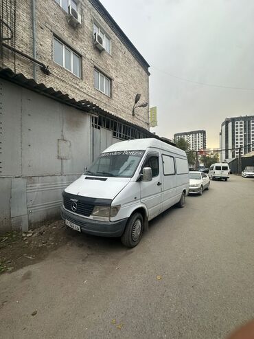 Легкий грузовой транспорт: Легкий грузовик, Mercedes-Benz