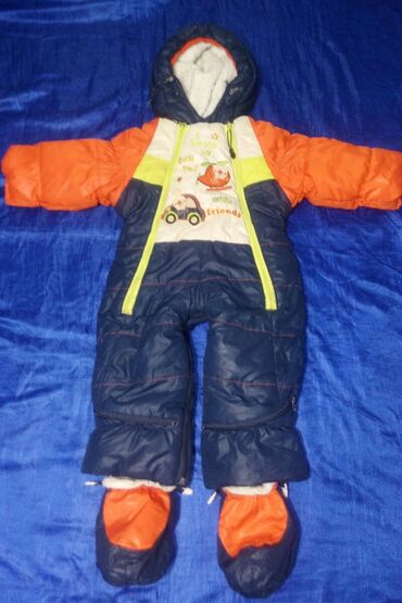 детская осенняя курточка: Продаю детский осенне - зимний комбинезон. Качественная плащевка(не
