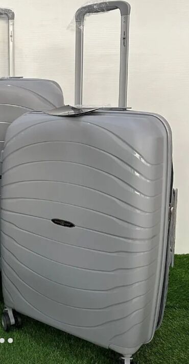 продаю сумку: Продается чемодан новый качественный Вместимость до 20 кг, средний