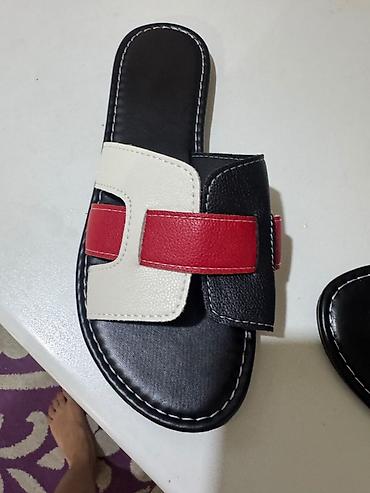 sade sepler: Qadın üçün slayd sandal - Rənglər: qara altlıq və üst hissə, ağ və — 3