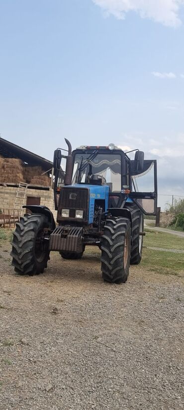 traktor altlıqlı qara qadın bosonojkaları: Traktor BELARUS 2013 il, 120 at gücü, motor 10 l, İşlənmiş