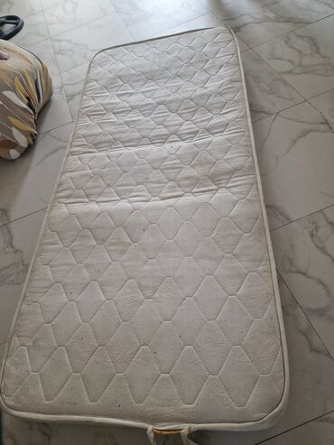 matraslı: İşlənmiş, Təknəfərlik çarpayı, Bazasız, Matras ilə, Siyirməsiz, Azərbaycan