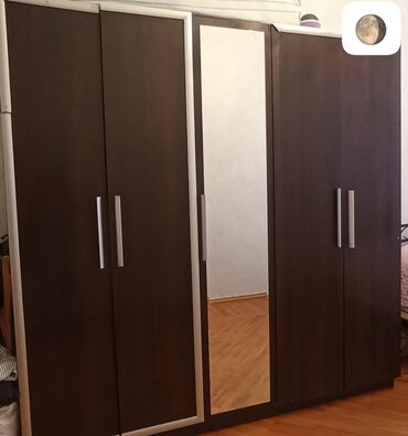 Divanlar: İşlənmiş, Açılan, 5 qapı Düz dolab, Dolab-asılqan