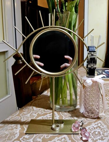 zidno ogledalo za šminkanje: Ogledalo za sto, Upotrebljenо