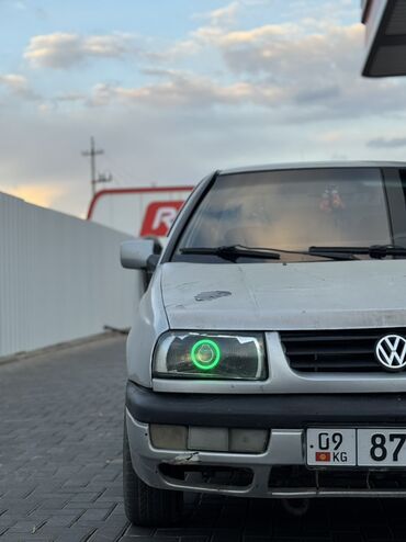 обмен на авто с доплатой: Volkswagen седан (серебристый), левый руль передняя панель