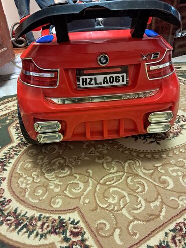 Qırmızı rəngdə, BMW X6 modelinə bənzər uşaq elektrik avtomobili