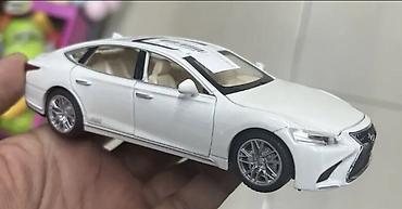 mini disk: Lexus sedan model avtomobil – kolleksiya üçün detalcı oyuncaq - — 4