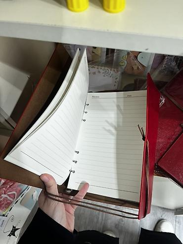 Ofis ləvazimatları: Qırmızı dəri örtüklü üzük mexanizmalı dəftər - Klassik qırmızı — 2