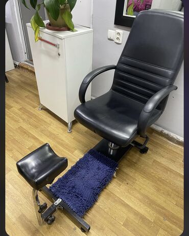 Оборудование для салонов красоты: Продаю педикюрное кресло 5тыс сом самовывоз город карабалта