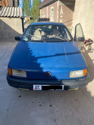 фиат авто: Volkswagen Passat: 1988 г., 1.8 л, Механика, Бензин, Седан