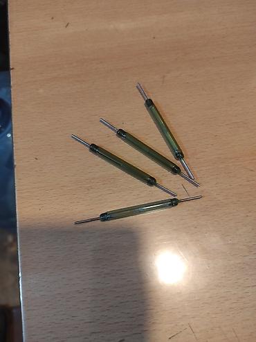 acar pult: Reed relelər – KЭМ‑1 (КЭМ‑1 зА) tipli, şüşə korpuslu maqnit kontaktlar — 1