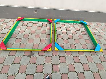 Песочницы: Небольшая квадратная песочница с цветными бортиками. Конструкция — 7