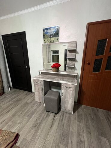 кухонные посуды: Даараткана үчүн үстөл, Жаңы, Шкаф менен, түсү - Боз, Жыгач