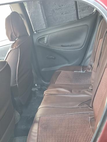 мерседес т 1: Toyota Yaris: 2000 г., 1.3 л, Кол менен иштөөчү, Бензин, Хетчбек — 5