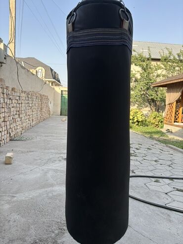 купить спортивную резину для тренировок: Боксерская груша подвесная, плотный наполнитель, черный цвет, форма