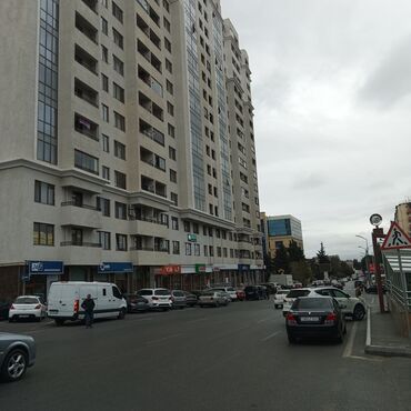 Kirayə qaraj: 20 kv. m, 4 * 5 * 4 Beton -da lalafo.az — 10 Kirayə qaraj: 20 kv. m, 4 * 5 * 4 Beton — 10