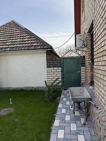 комнаты иссык: Продаётся добротный частный дом, по документам 5 соток по факту 6, дом — 5
