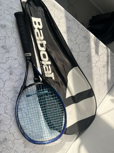 тенисный ракетки: Теннисная ракеткаWilson с фирменным чехлом. - Бренд: Babolat -