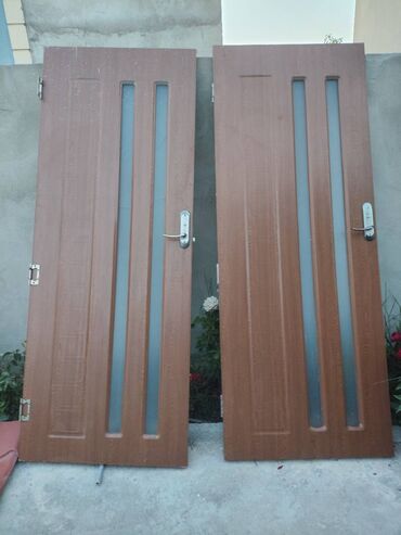 alfemo mebel: Çərçivələrlə birlikdə 3 qapı Ölçülər: 90sm x 220sm Material: çox