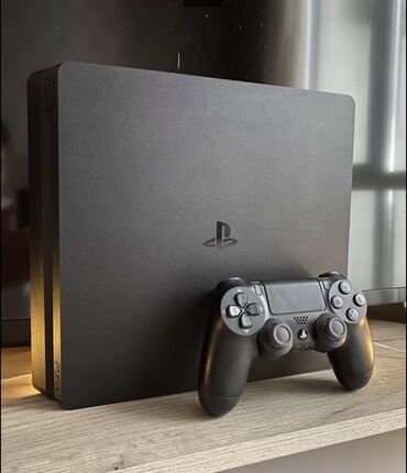 PS4 (Sony Playstation 4): Продам игровую приставку Sony Рlaystаtion 4 slim нa 500гб. Пpиставка в