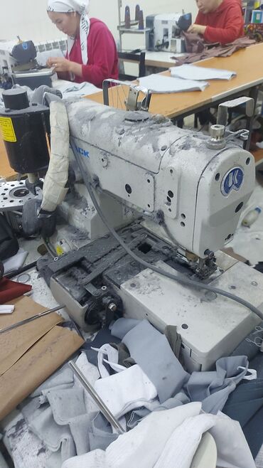 промышленную швейную машинку: Тигүүчү машина Jack, Жарым автоматтык