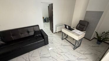 офис в бизнес центре: Сдаю Офис, 35 м², В жилом комплексе, С отдельным входом, С отдельным сан узлом