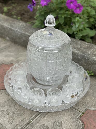 Qrafinlər və səhənglər: Rəng - Bej, Şüşə, 1, 1,5 bucket volume l, Çexiya