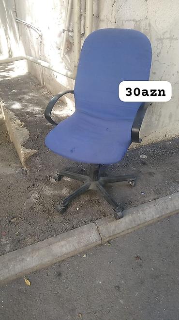 Fırlanan ofis kreslosu - Rəng: mavi oturacaq və kürəklik - Material