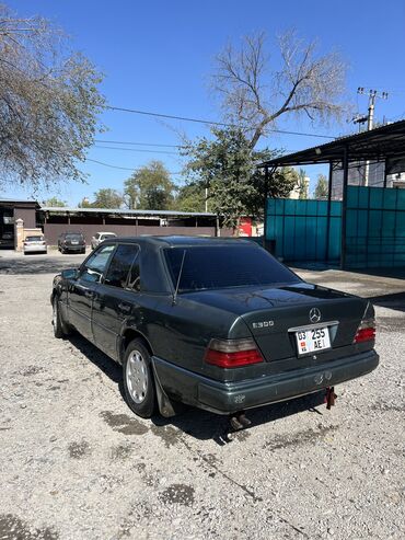 Mercedes-Benz: Mercedes-Benz 230: 1990 г., 3 л, Механика, Бензин, Седан