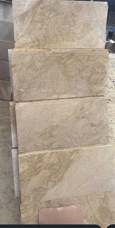 Dekorativ daşlar: Qumdaşı üzlük plitələri Məhsul təsviri: - Təbii qumdaşından kəsilmiş — 24