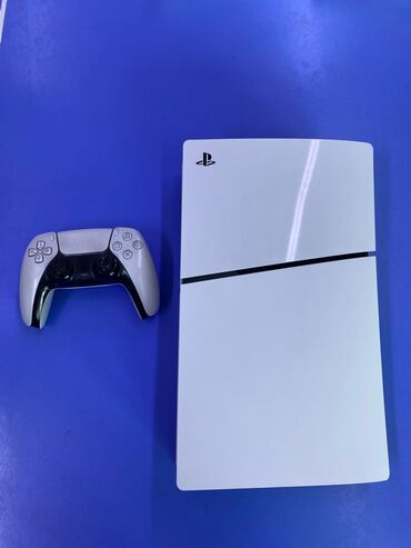 playstation 5 slim цена в бишкеке: PS5 Слим модель комплект полный, все необходимые провода и 1 шт