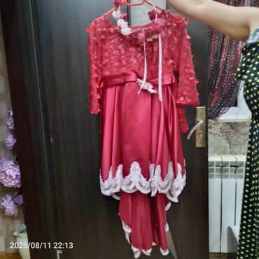 Свадебные платья: Cəmi 1 dəfə geyinilib.Toy paltarıdır