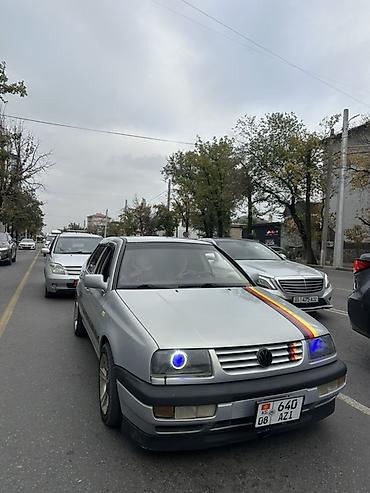 Volkswagen Vento: 1993 г., 1.8 л, Механика, Бензин, Седан