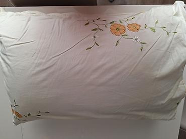 qaz: Teze yastiqlar (qaz tükü) satilir. 2 eded 50×70 sm- 1ədədi 30 man, 2 — 6