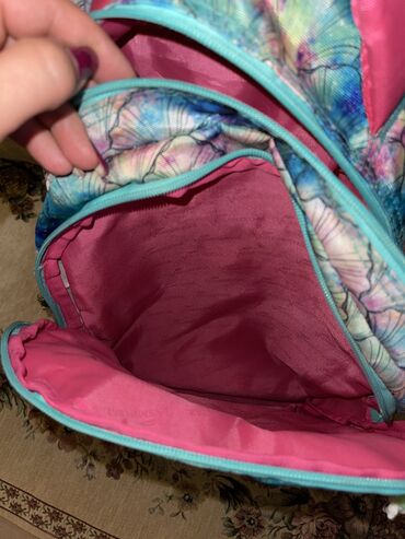 Çantalar: Mektebli çantasi ve yemek çantasi. Dest sekilde satilir. Sentyabrda — 14