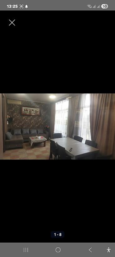 nzs qesebesinde 3 otaqli ev type 1: Kirayə verilir 2otaq həyət evi - Geniş işıqlı zal: künc divan, çay — 1
