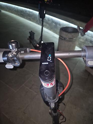 elektrikli samokat: Elektrik skuter – güclü işıqlandırma və təhlükəsizlik aksesuarları ilə — 7