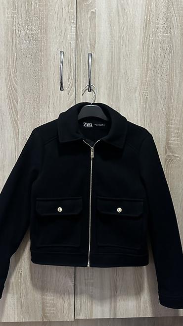 Куртка Zara, размер S.ЖЕНСКАЯ Носила 2 раза.Маленькая Укороченная