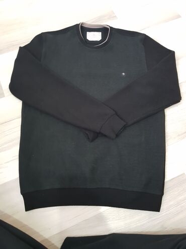 мужской тёплый свитер: Свитер очень теплый, чёрный размер между s - m практически новый