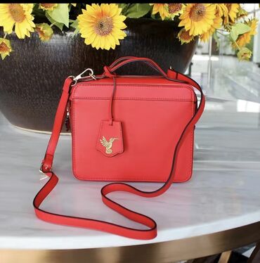 продаю спортивную сумку: Сумка оригинал Estée Lauder срочно продаю,привезли из США 100%