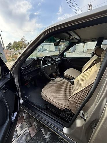 merc 210: Mercedes-Benz W124: 1988 г., 2.3 л, Механика, Бензин, Седан — 6